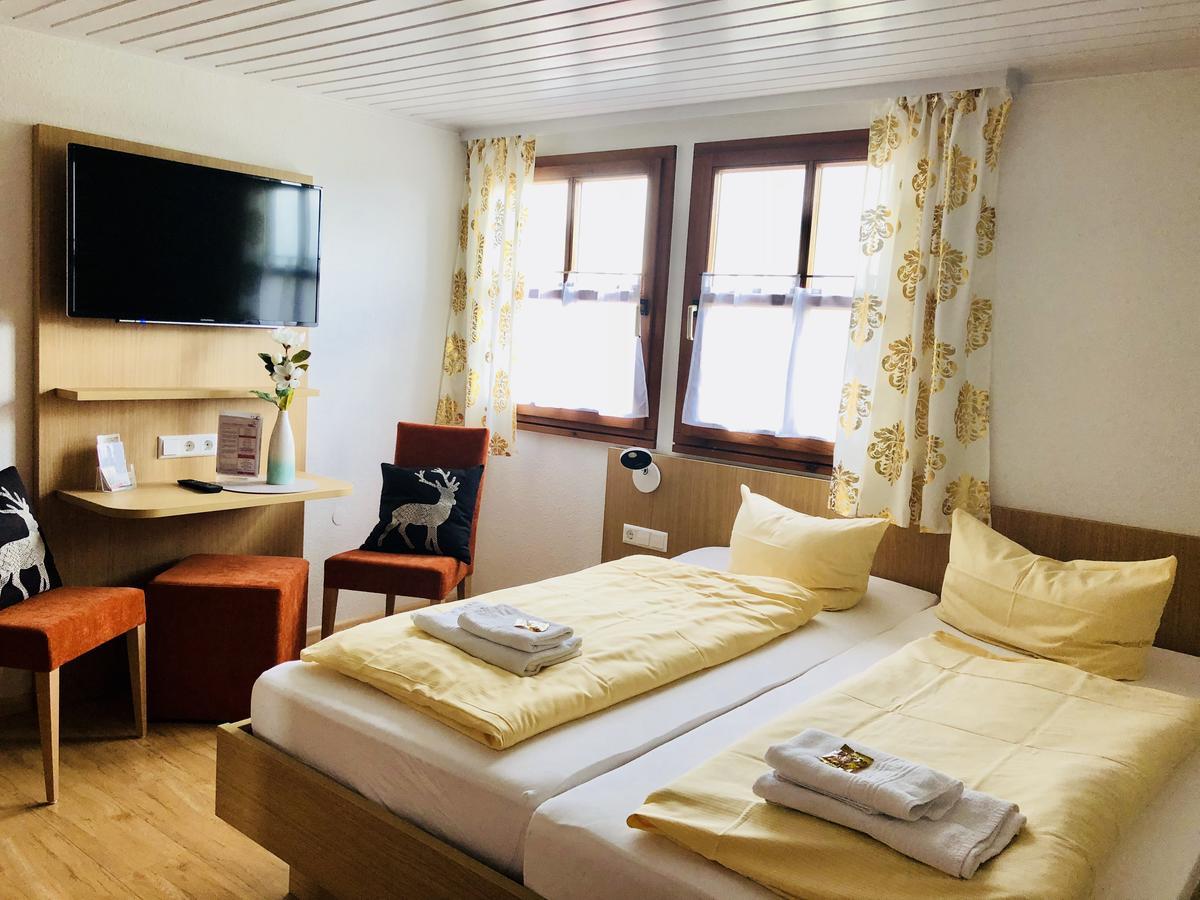 Hotel - Restaurant Hirschen - Werneths Landgasthof Beim Europa- Park Rust Райнхаузен Екстериор снимка