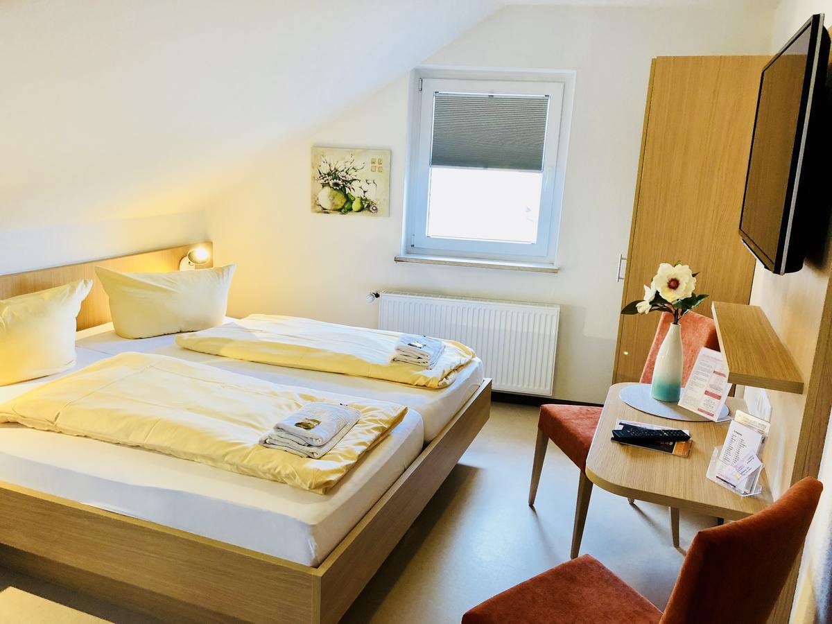 Hotel - Restaurant Hirschen - Werneths Landgasthof Beim Europa- Park Rust Райнхаузен Екстериор снимка