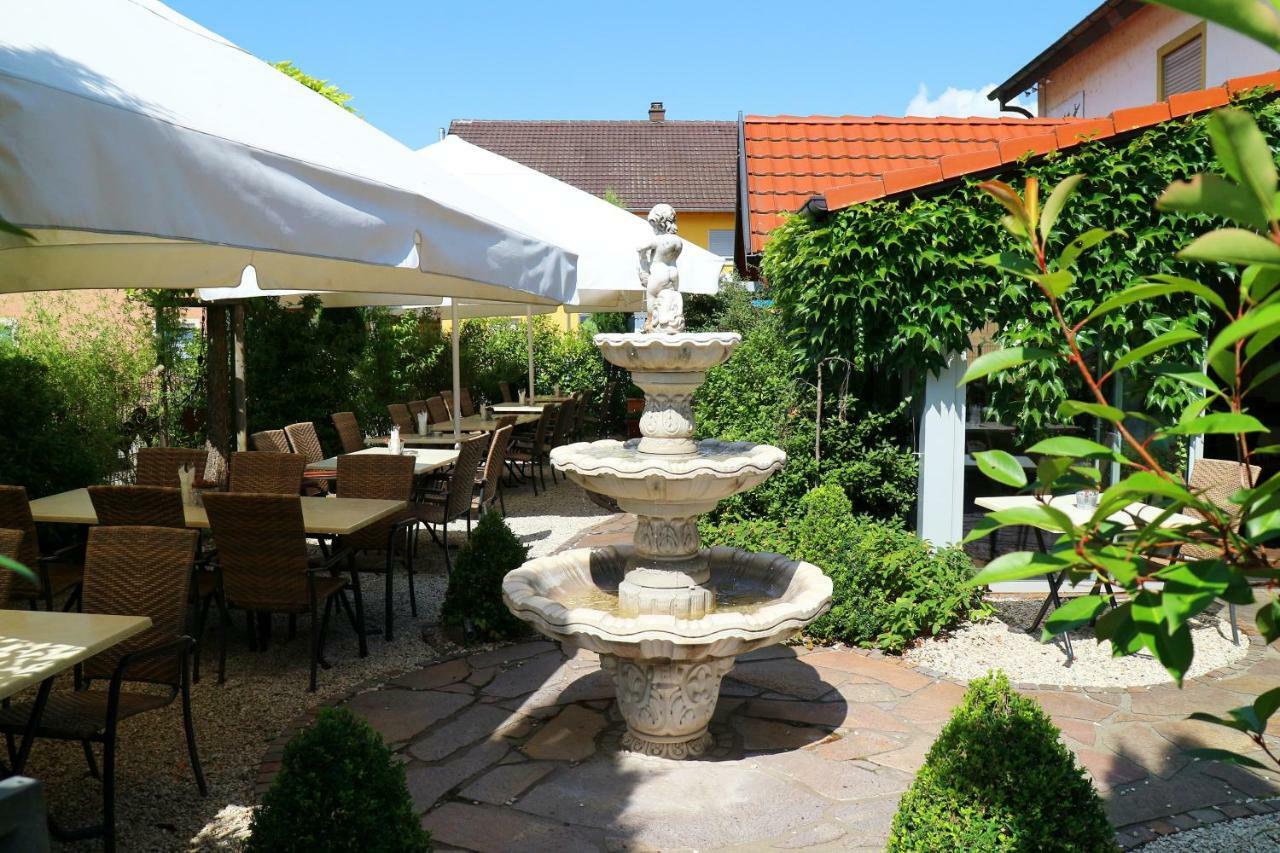 Hotel - Restaurant Hirschen - Werneths Landgasthof Beim Europa- Park Rust Райнхаузен Екстериор снимка